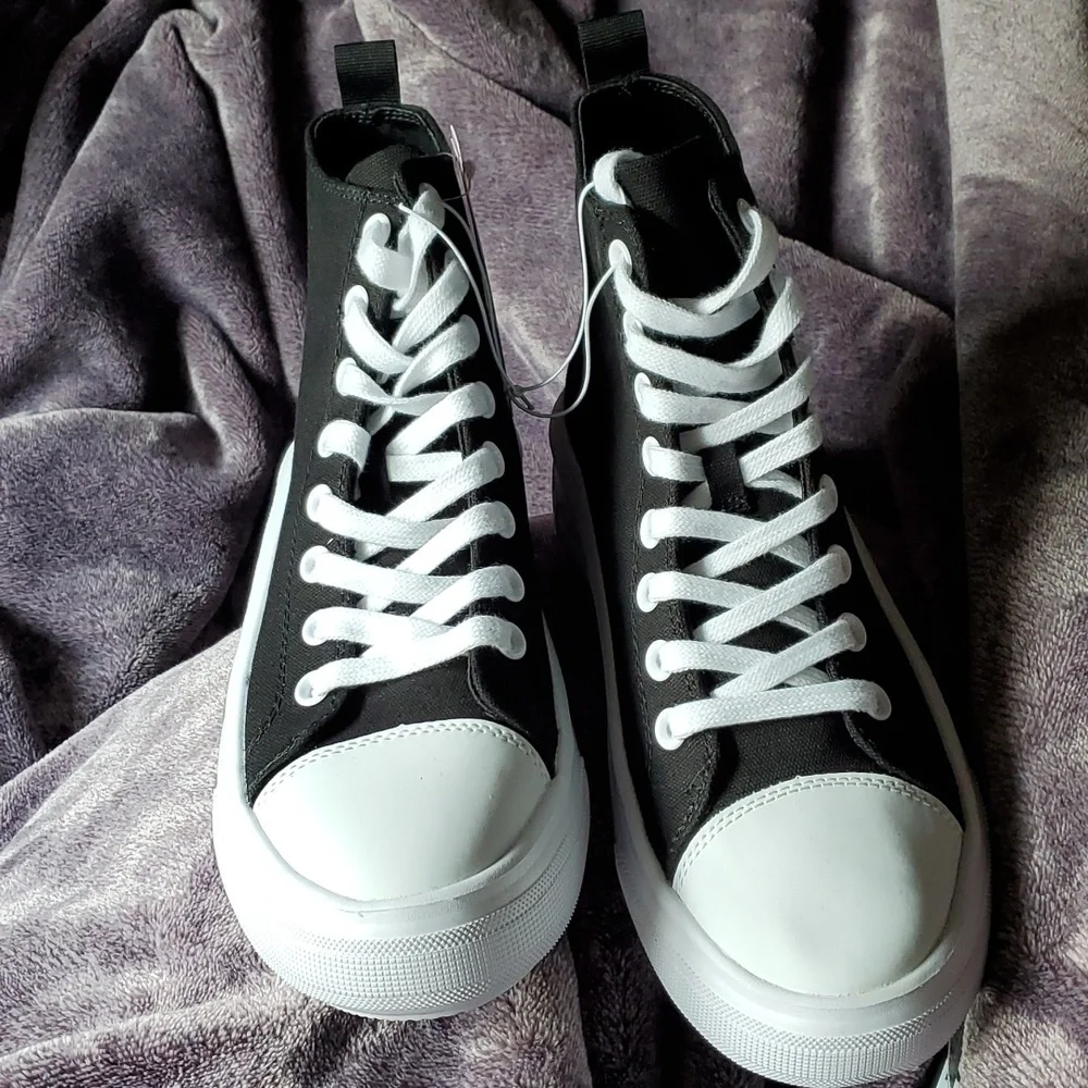 Fallon Platform High-Tops Sneakers - Picture 3 of 6